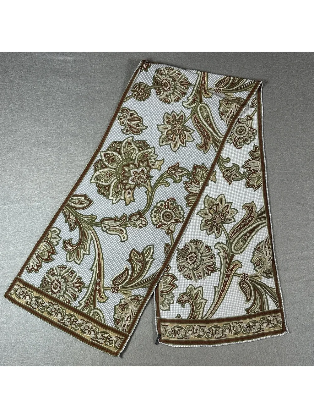Vintage Elegant Floral Pattern Lightweight Scarf in Neutral Tones